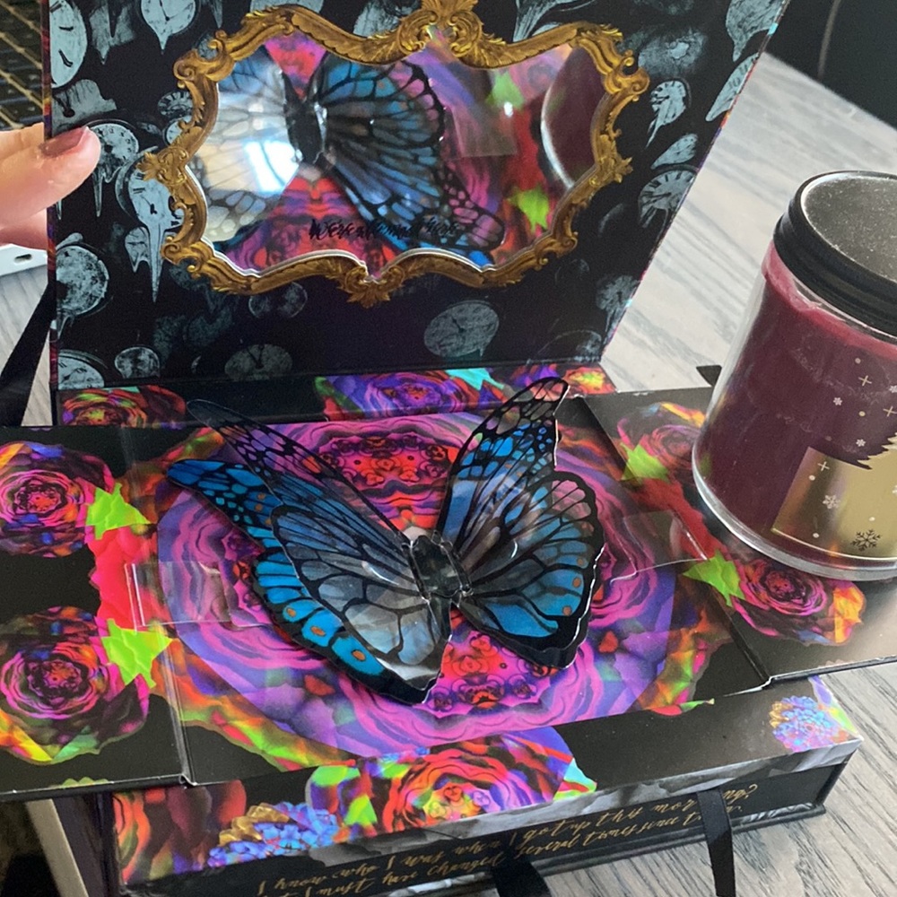 Urban decay Alice Through the looking glass Eyeshadow palette - Picture 3 of 8